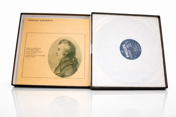 Mozart Edition 9 na białej powierzchni.png