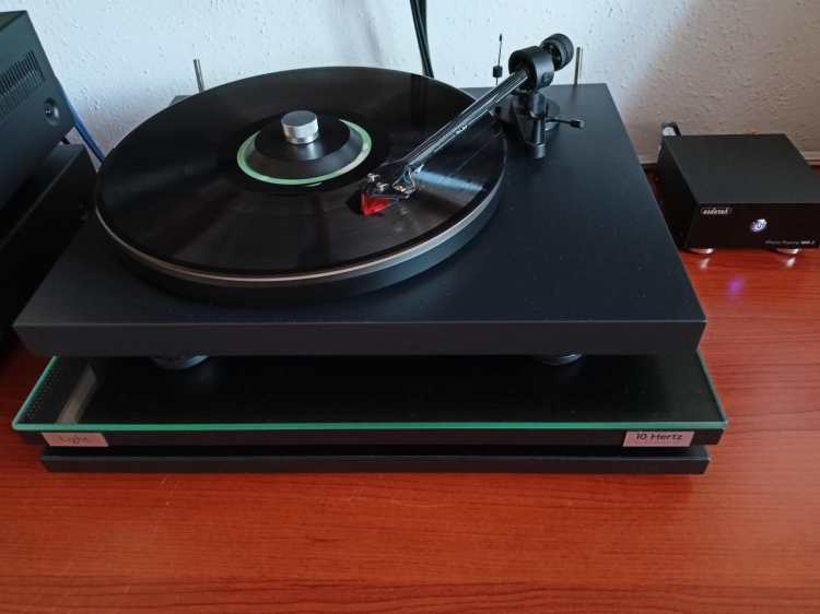 Platforma antywibracyjna 10Hertz All You Need  dla gramofonów Entry Level 5 do 7 kg. VinylSpot