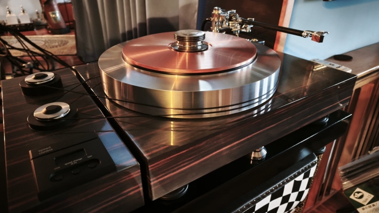 miedziana mata na gramofonie